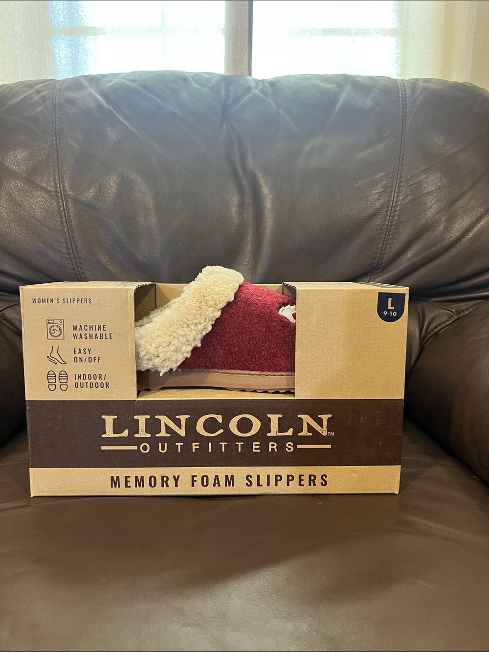 Lincoln Outfitters Women's Burgundy Memory Foam Slippers